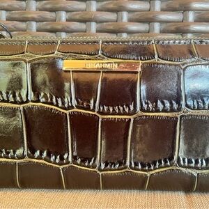 NWT HTF Brahmin SURI in  MATCHA GREEN Wallet